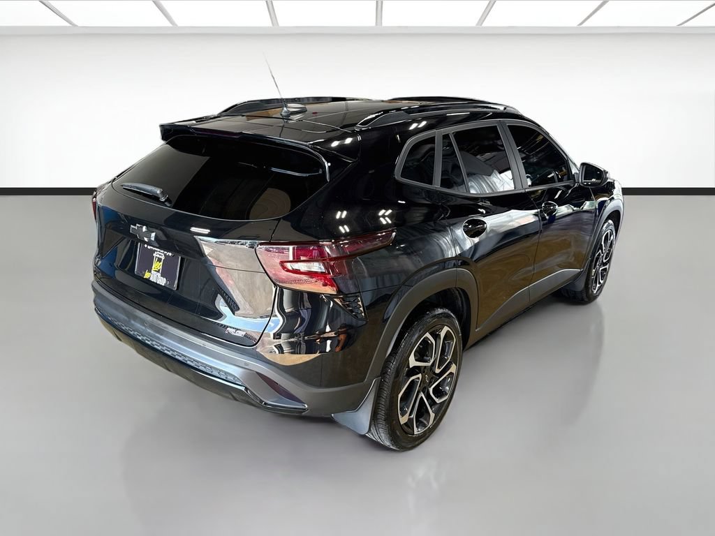 Used 2025 Chevrolet Trax RS w/ Sunroof Package FWD image 5