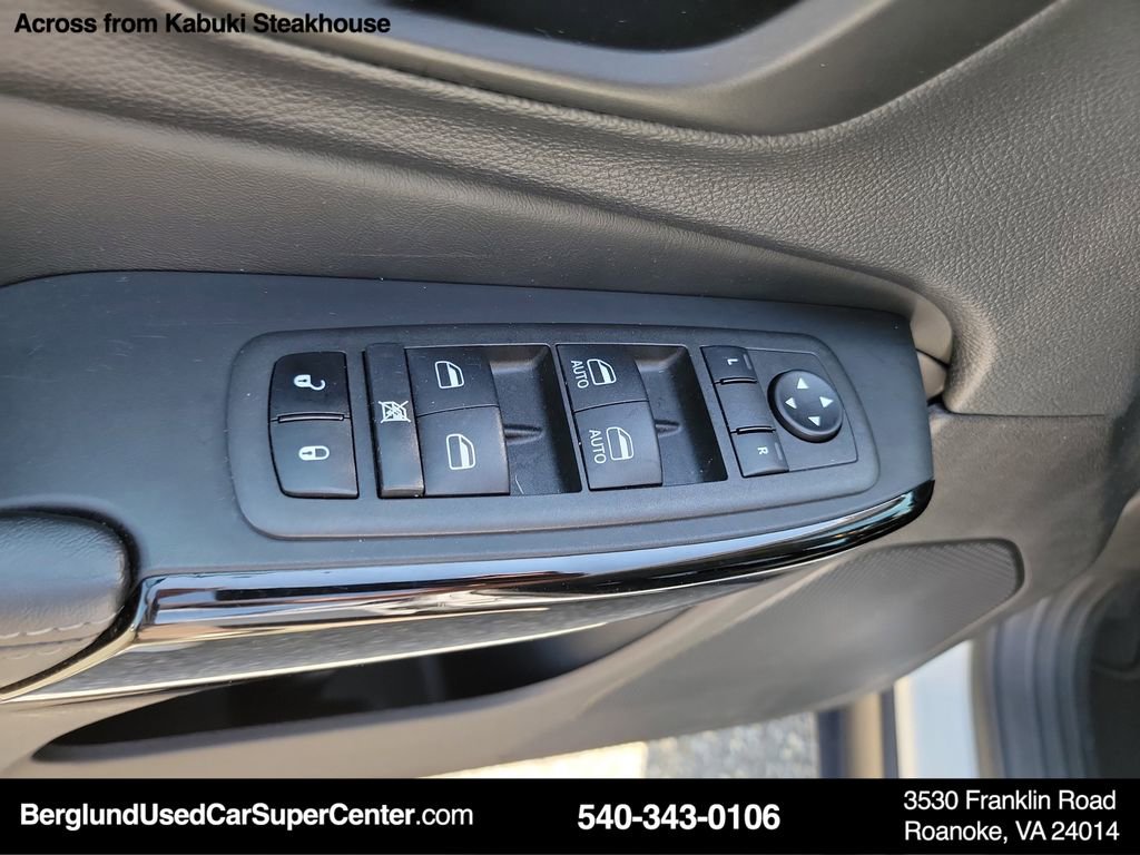Used 2023 Jeep Cherokee Altitude Lux image 25