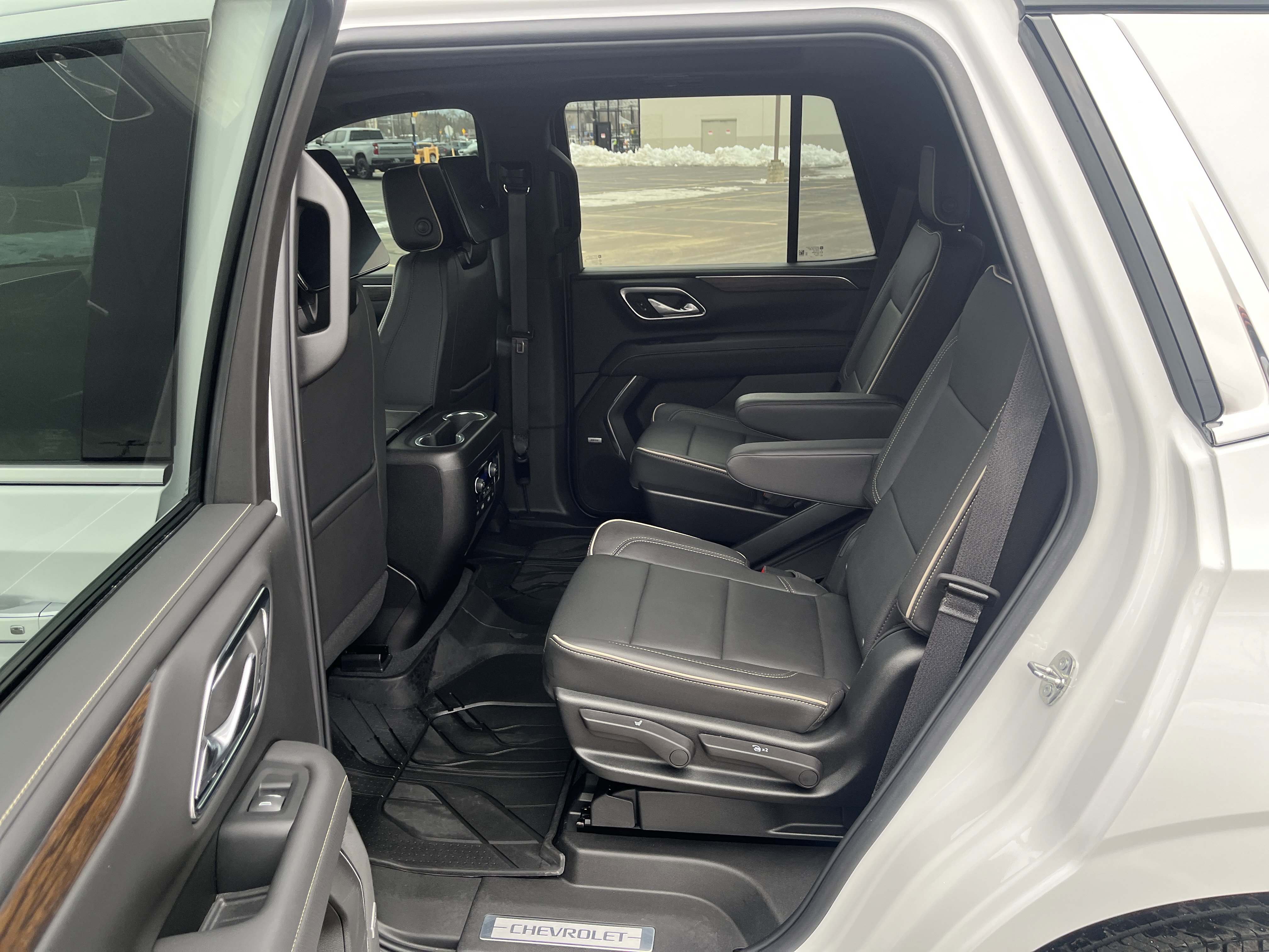 Used 2023 Chevrolet Tahoe Premier w/ Advanced Technology Package image 17