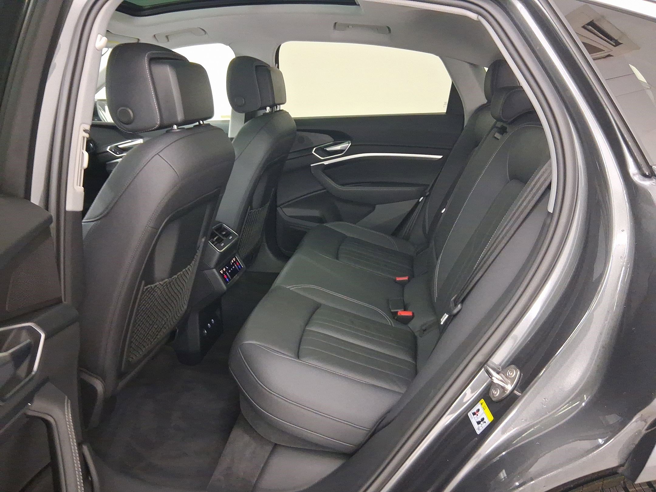 Used 2022 Audi e-tron Premium image 12