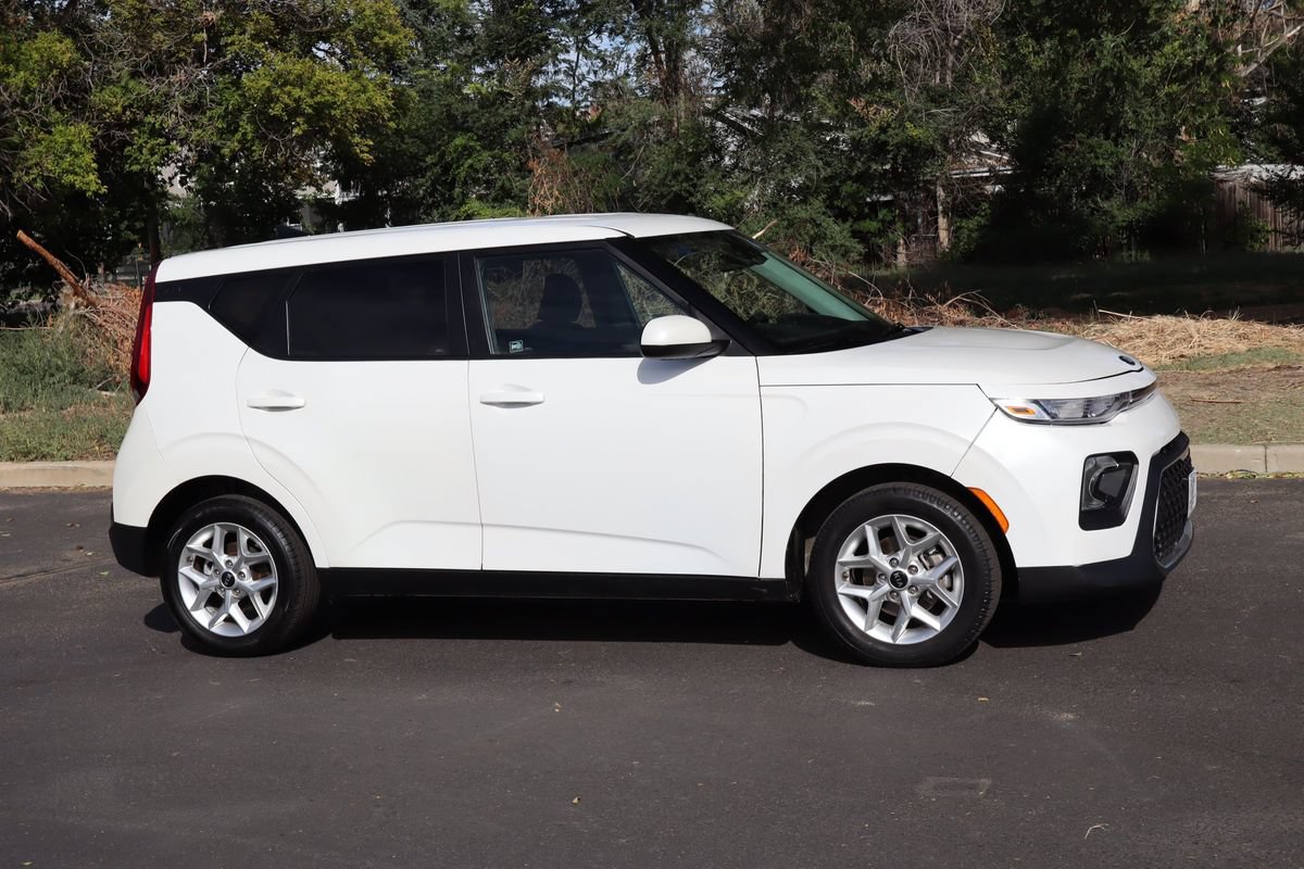 Used 2021 Kia Soul S FWD image 2