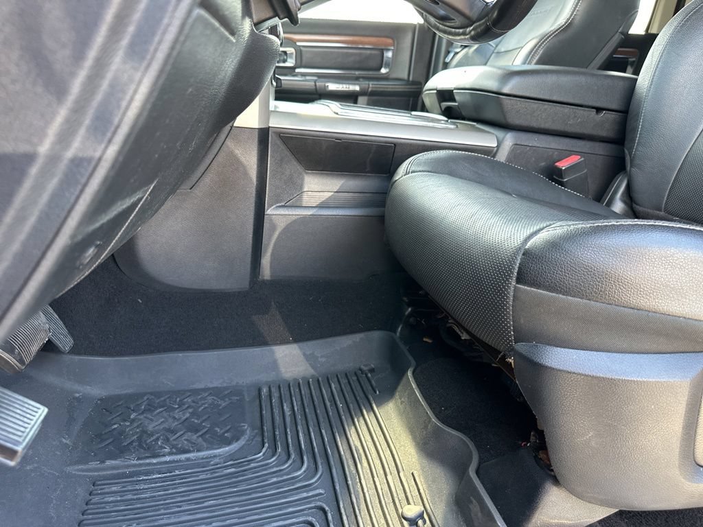 Used 2014 RAM 3500 Laramie w/ Convenience Group AWD/4WD image 31