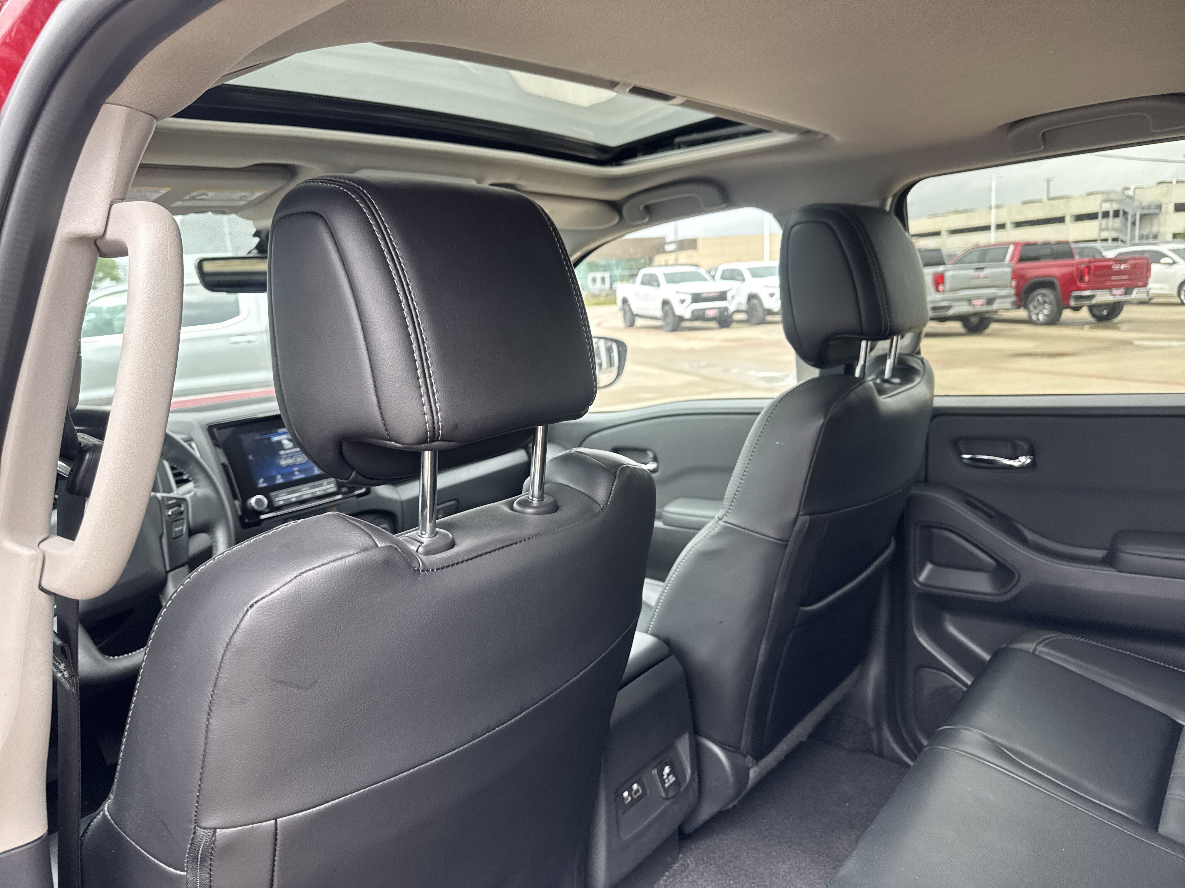 Used 2024 Nissan Frontier SL image 10