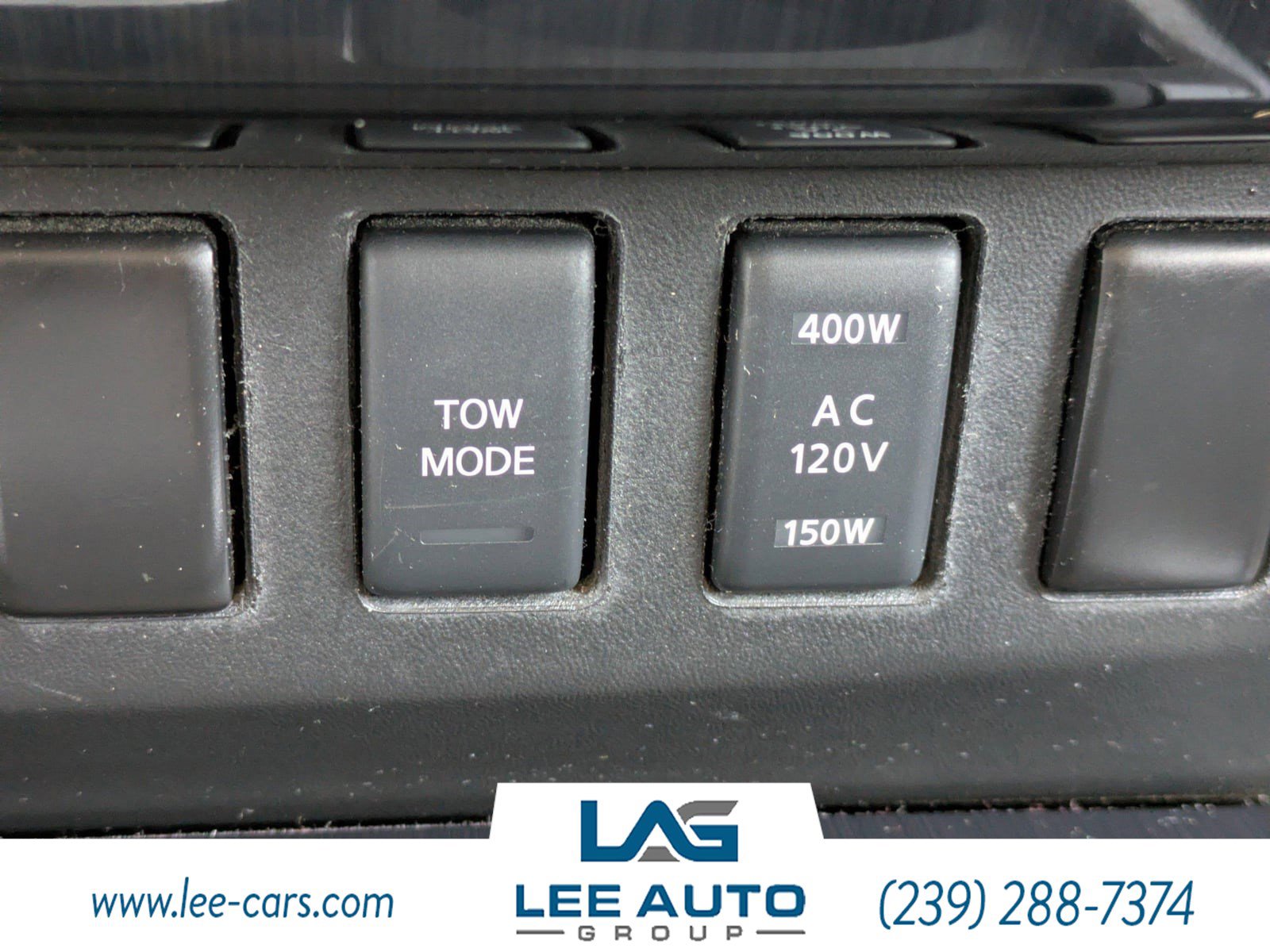 Used 2015 Nissan Titan SV w/ SV Value Truck Package AWD/4WD image 26