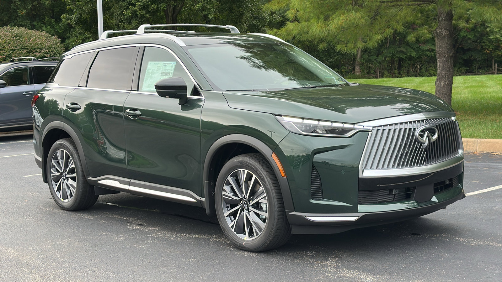 New 2026 INFINITI QX60 Luxe w/ Cargo Package image 2