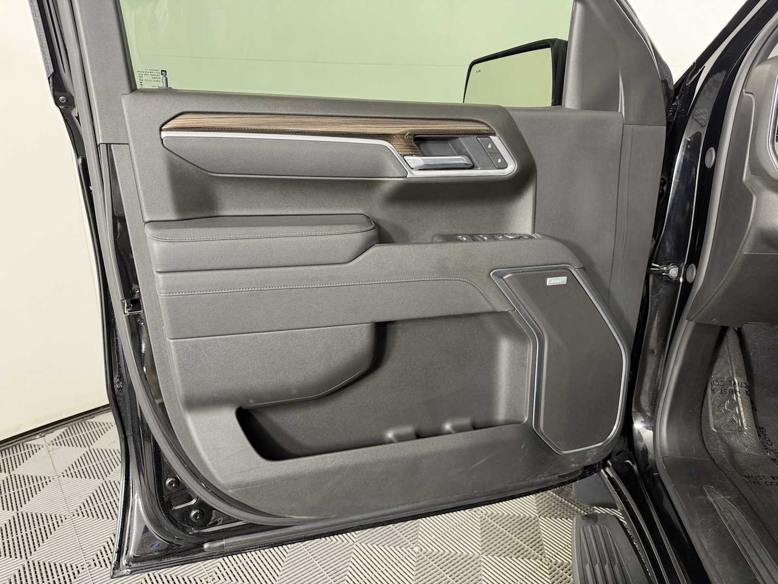 Used 2025 Chevrolet Silverado 1500 RST w/ Convenience Package II RWD image 8