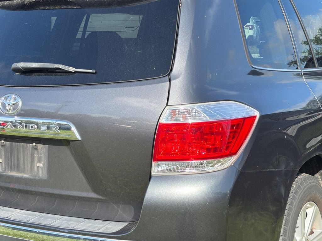 Used 2013 Toyota Highlander FWD image 10