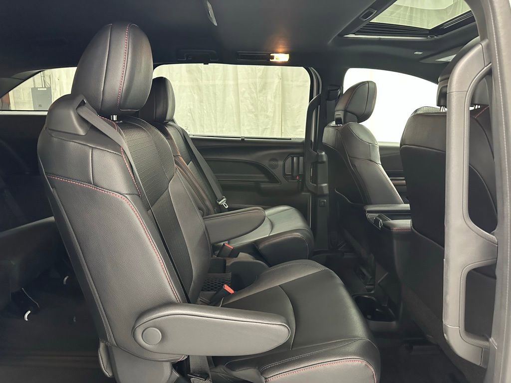 Used 2025 Toyota Sienna XSE image 58