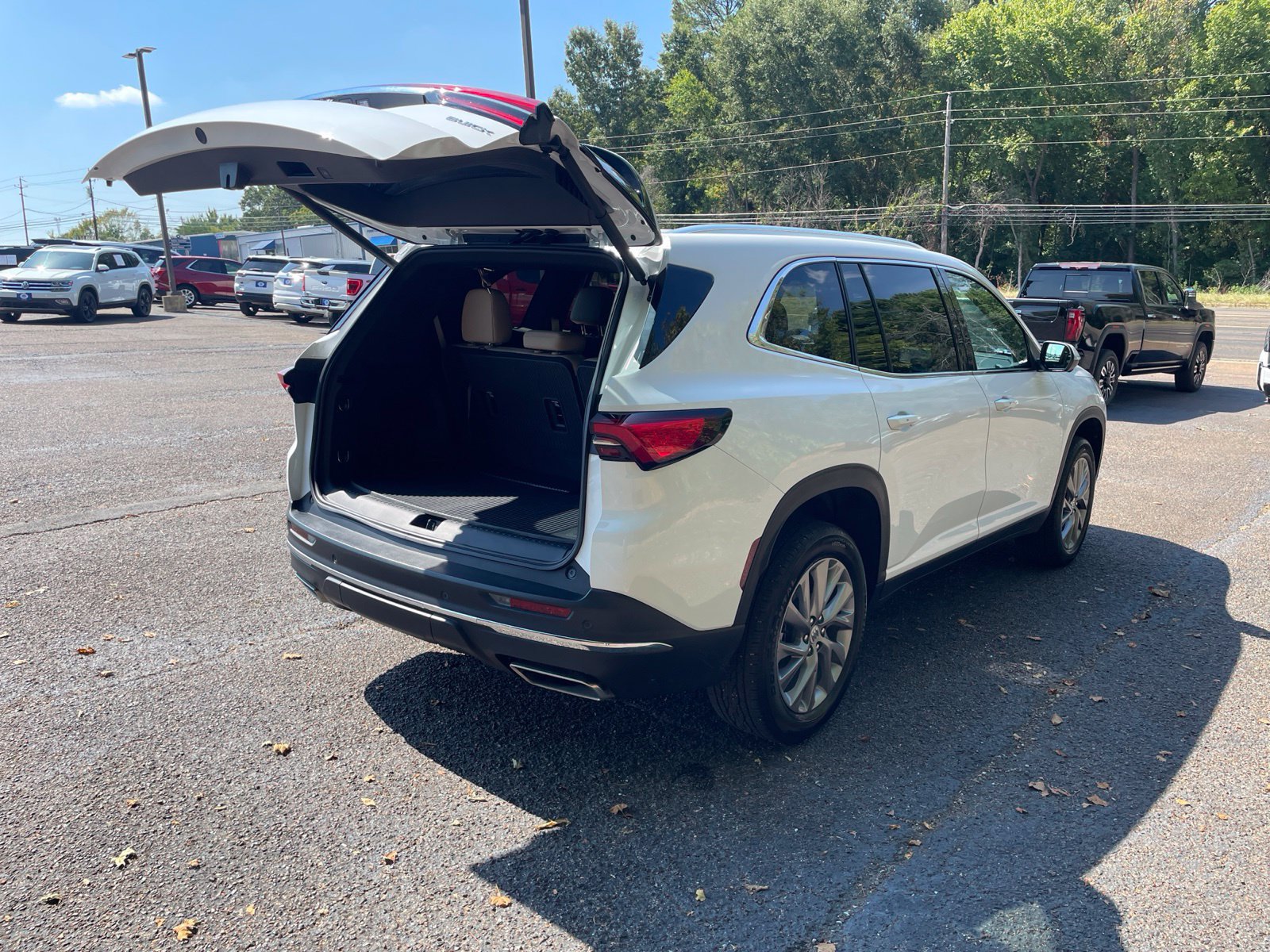 Used 2025 Buick Enclave Preferred w/ LPO, Floor Liner Package FWD image 39
