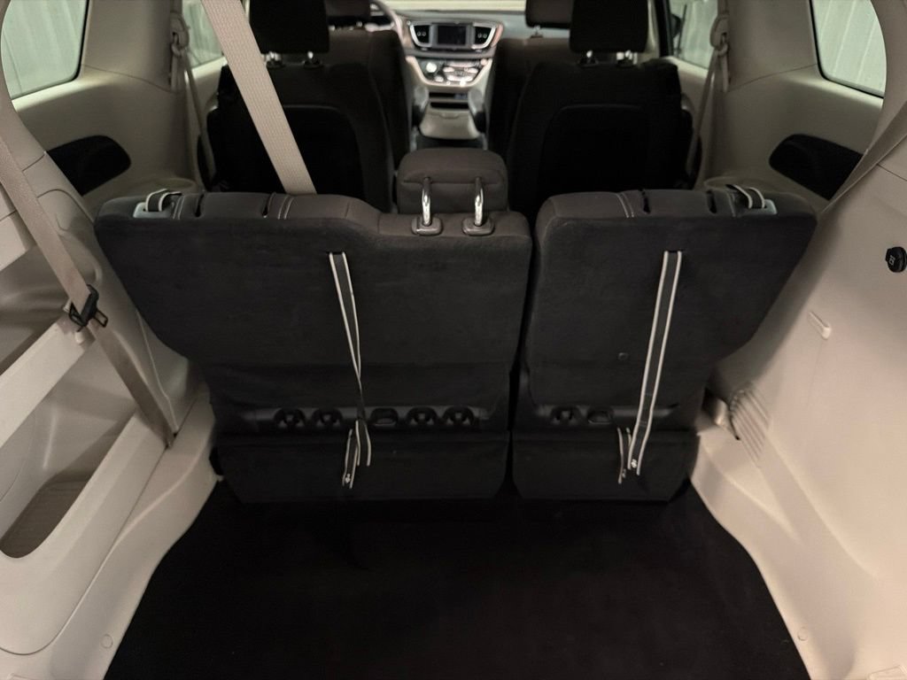 Used 2023 Chrysler Voyager LX FWD image 25
