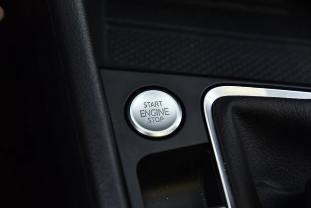 Used 2025 Volkswagen Jetta SE w/ Sunroof Package FWD image 17