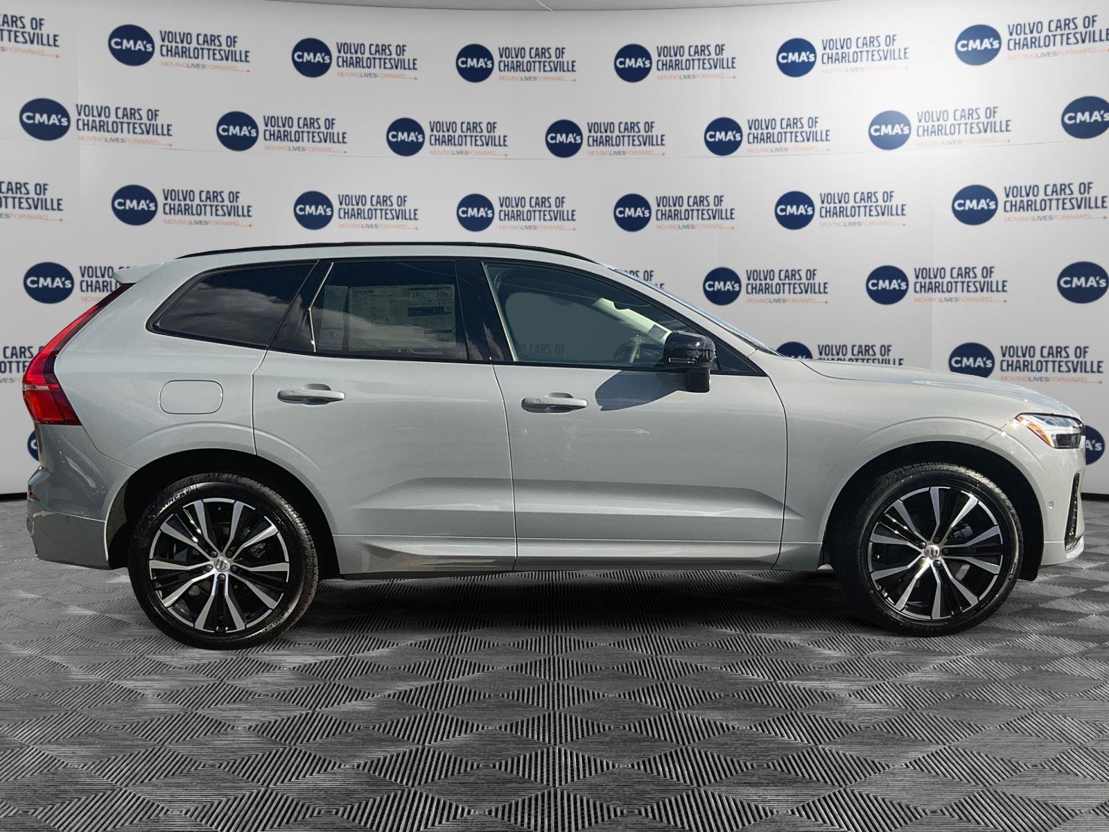 Used 2024 Volvo XC60 B5 Plus w/ Protection Package Premier AWD/4WD image 6