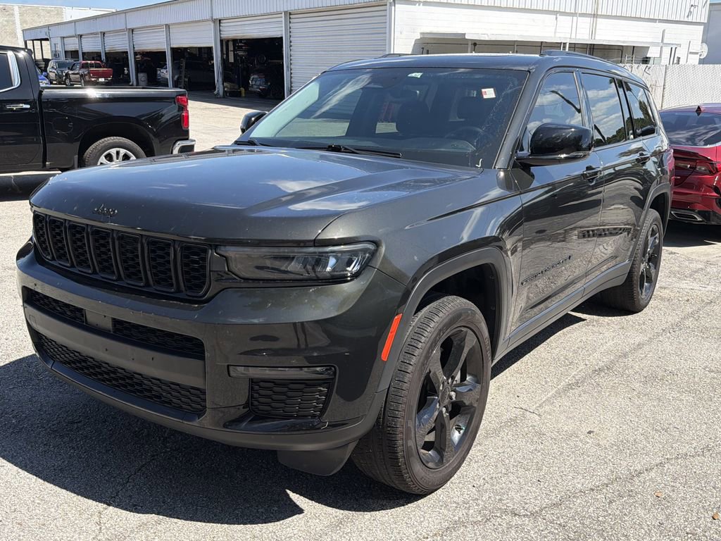 Used 2022 Jeep Grand Cherokee L Limited w/ Black Appearance Package AWD/4WD image 3