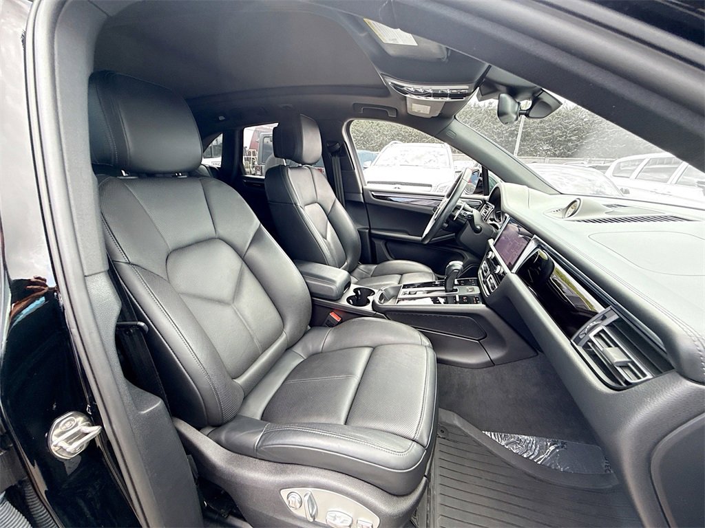 Used 2022 Porsche Macan S w/ Premium Package Plus image 33