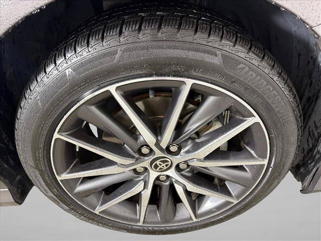 Used 2022 Toyota Camry XLE FWD image 12