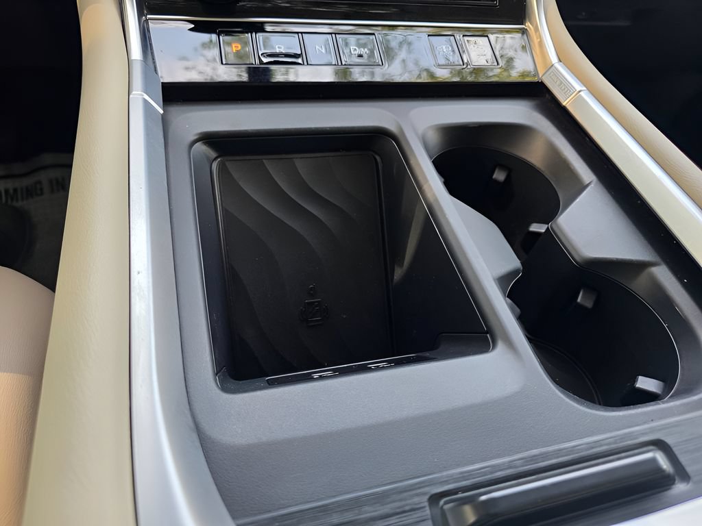 Used 2025 Nissan Armada Platinum Reserve AWD/4WD image 32