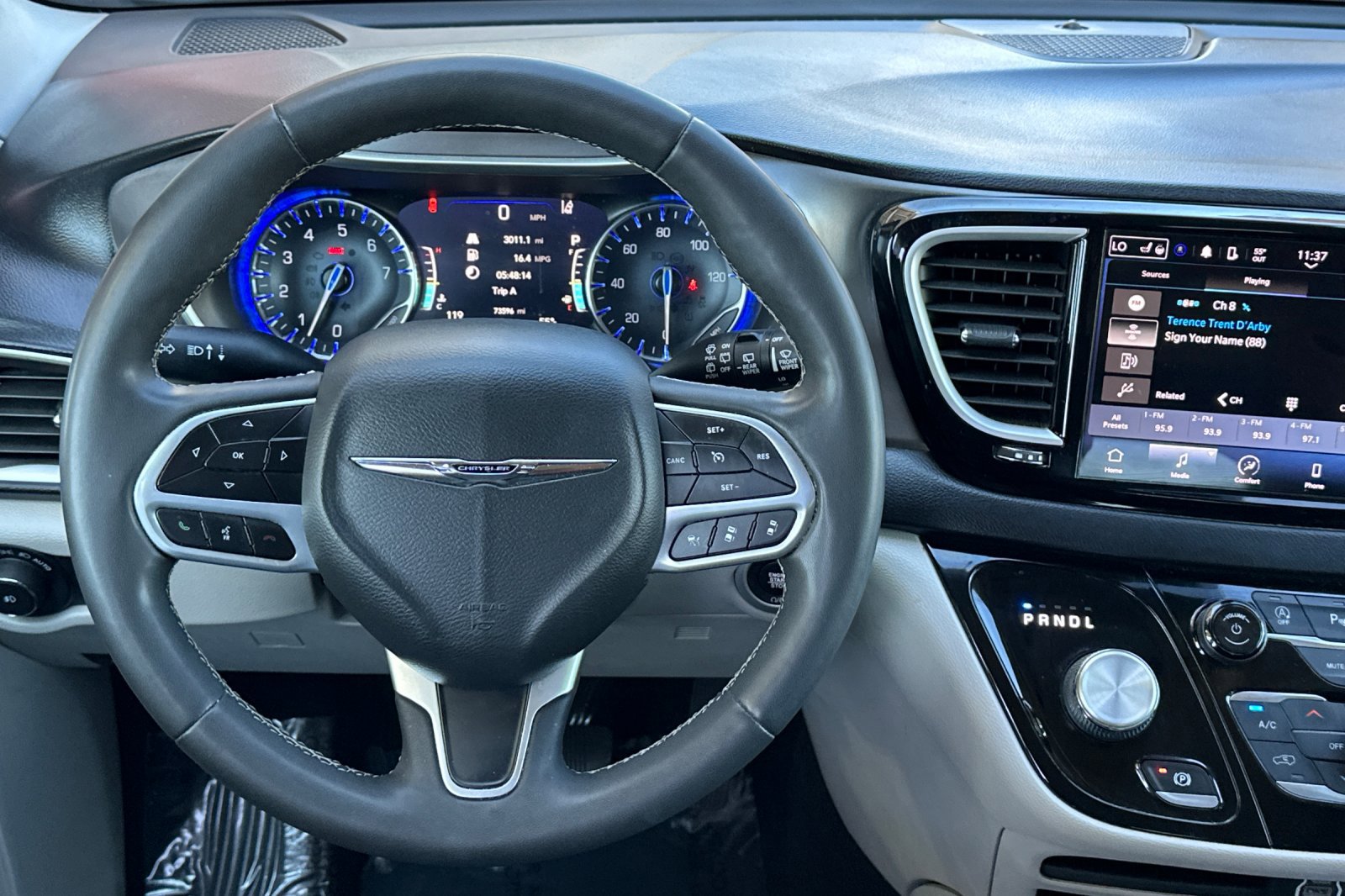 Used 2022 Chrysler Pacifica Touring-L image 14