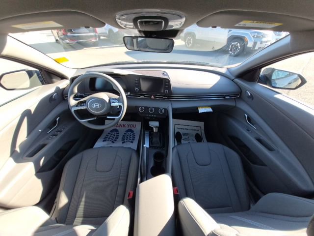 Used 2025 Hyundai Elantra SE FWD image 18