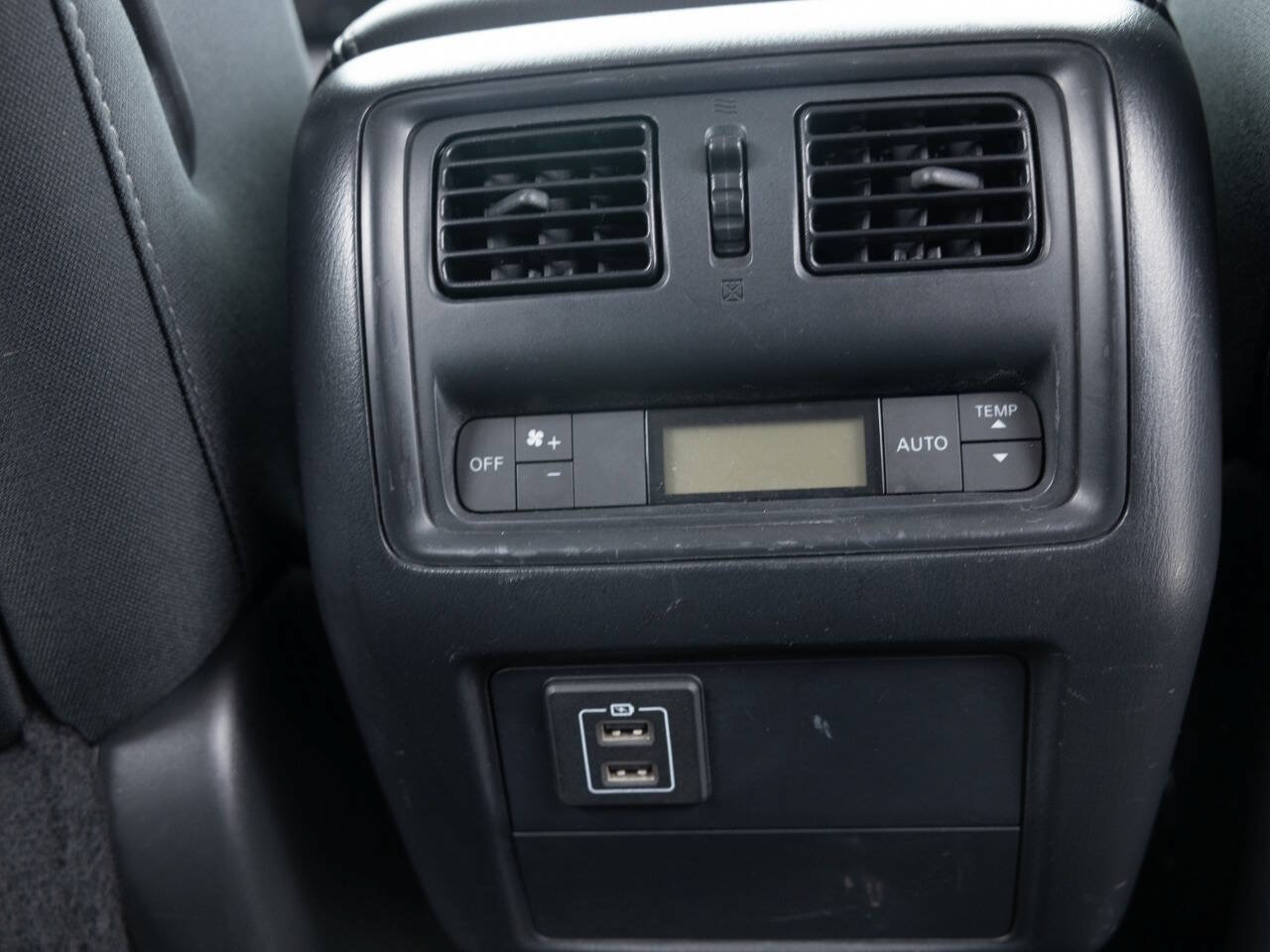 Used 2018 Nissan Pathfinder S AWD/4WD image 32