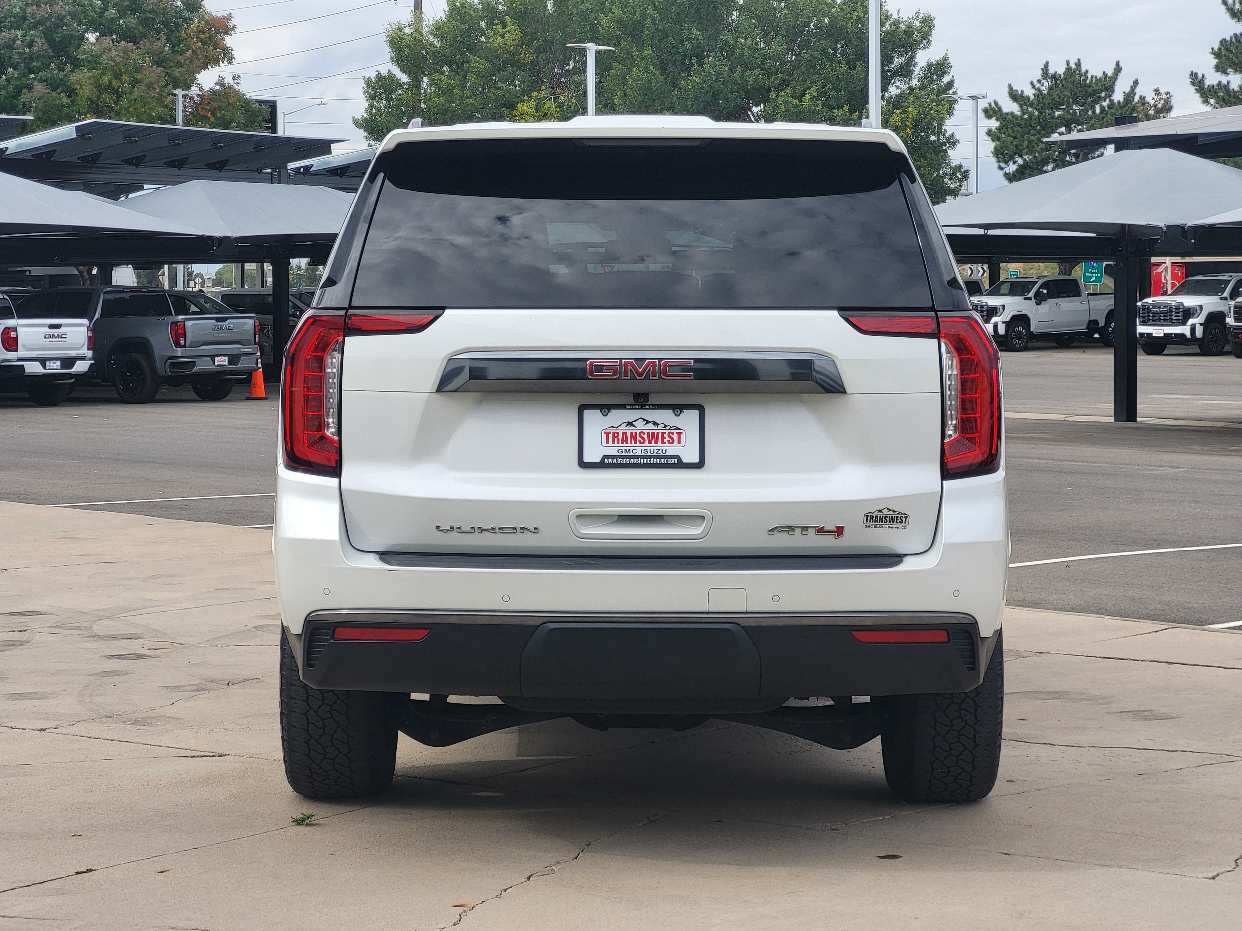 Used 2023 GMC Yukon XL AT4 w/ AT4 Premium Package AWD/4WD image 4