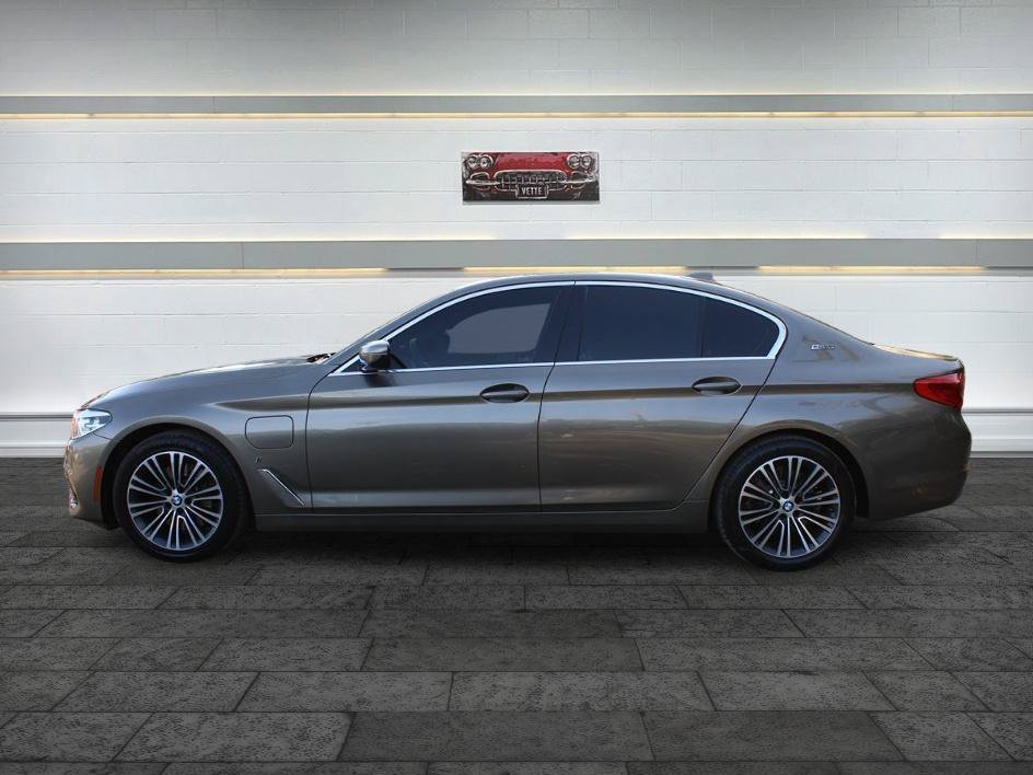 Used 2019 BMW 530e w/ Convenience Package RWD image 4