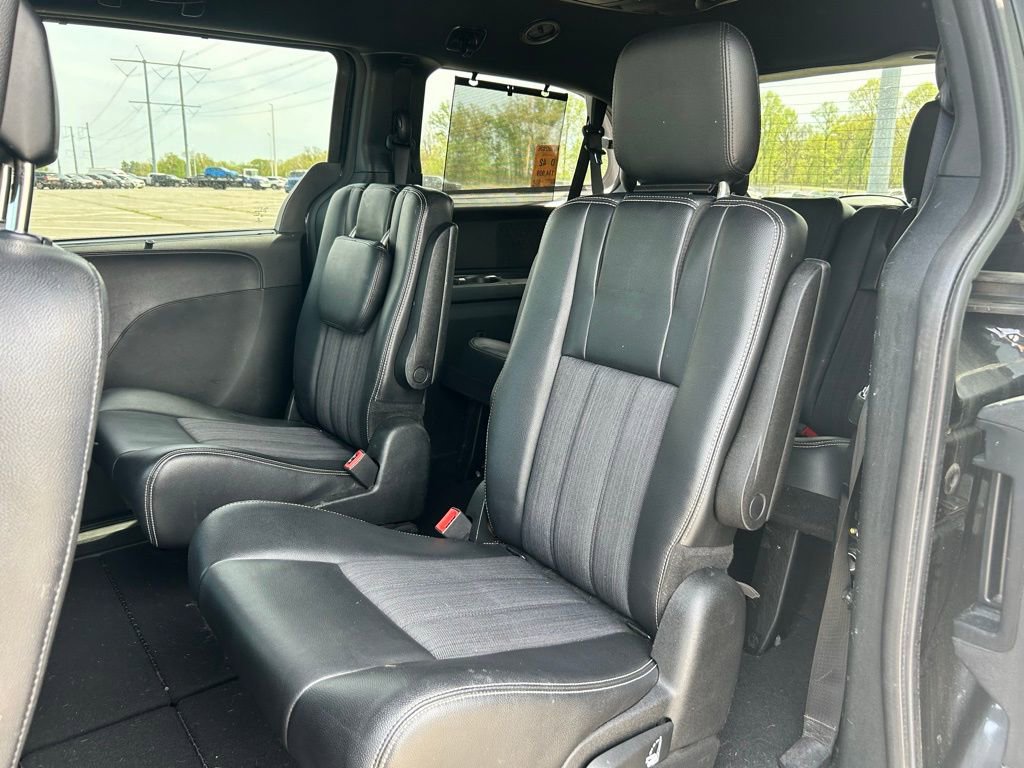 Used 2013 Chrysler Town & Country S FWD image 16