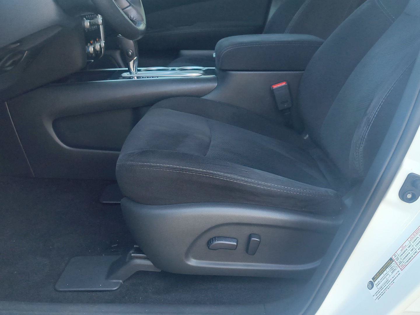 Used 2016 Nissan Pathfinder SV FWD image 34