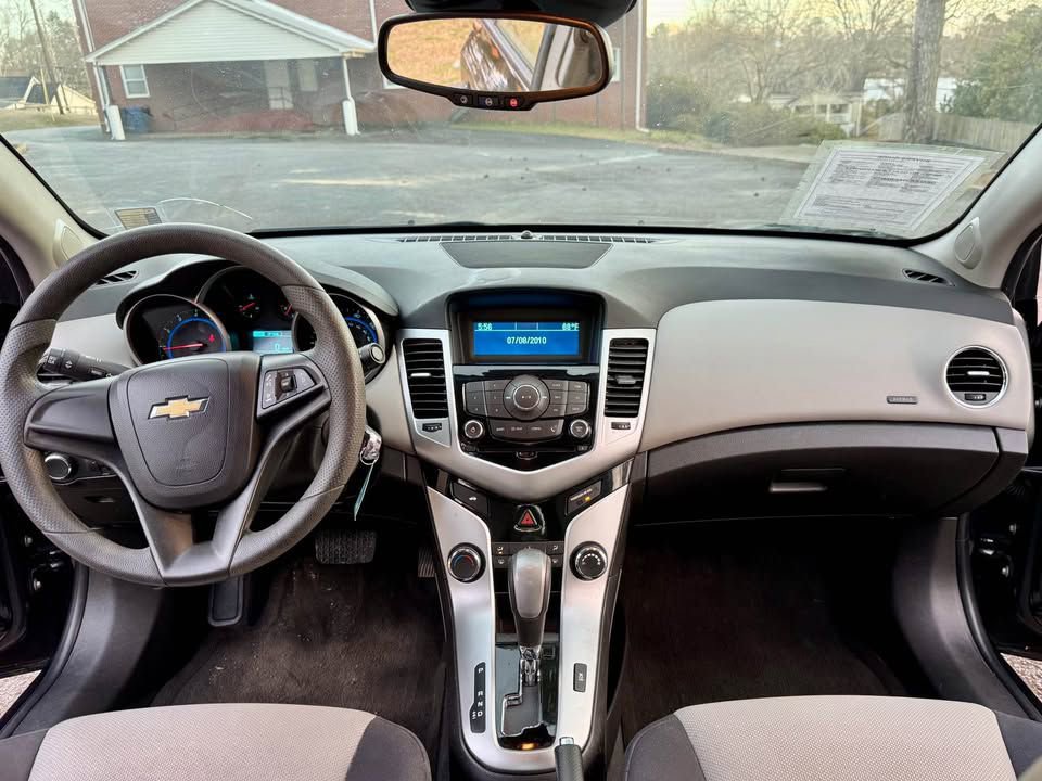 Used 2015 Chevrolet Cruze LS image 10