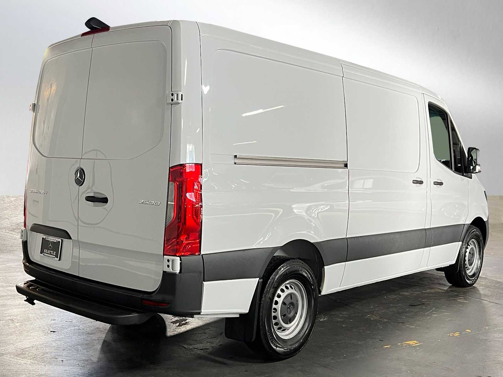 Used 2025 Mercedes-Benz Sprinter 2500 image 3