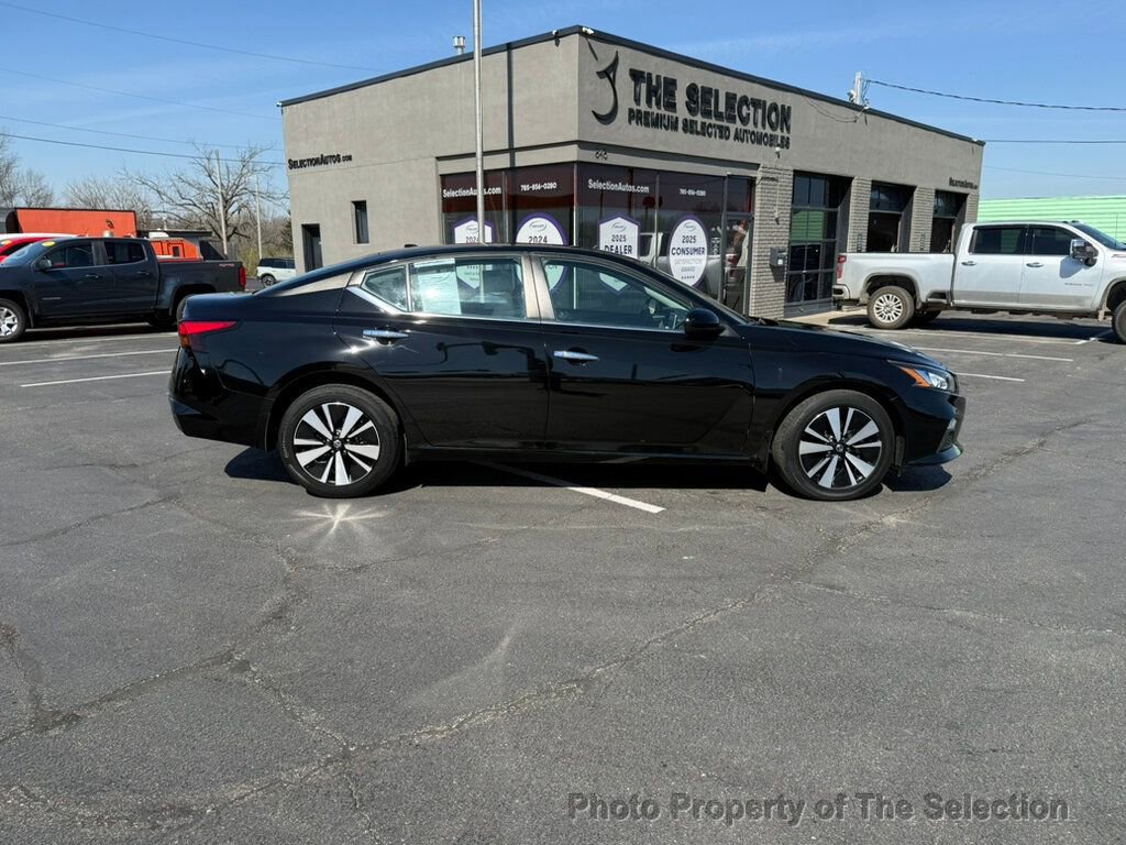 Used 2022 Nissan Altima 2.5 SV image 18