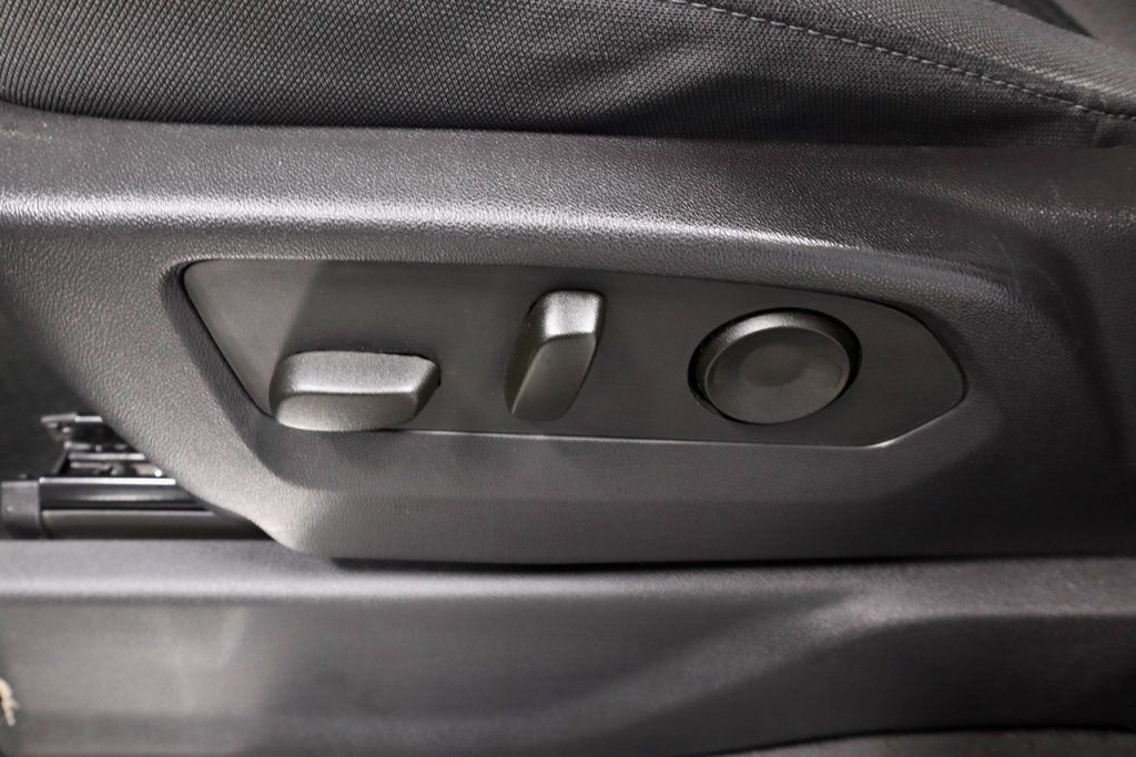 Used 2023 Chevrolet Silverado 1500 LT image 24