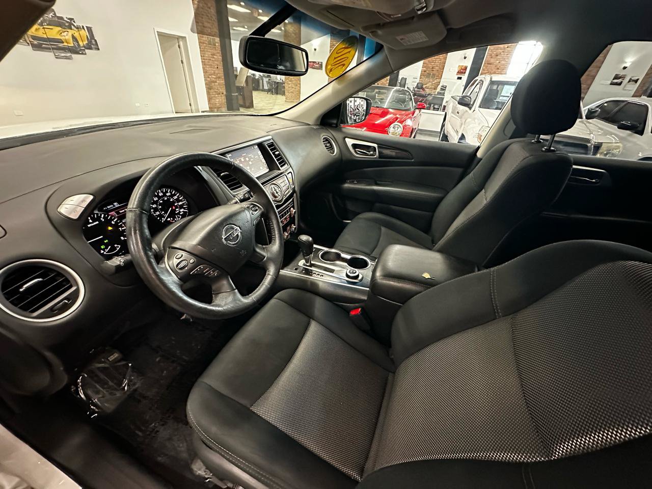 Used 2018 Nissan Pathfinder SV w/ SV Tech Package AWD/4WD image 10