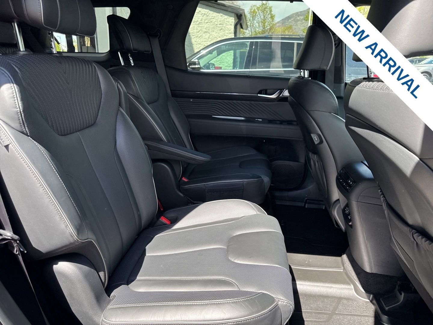 Used 2024 Hyundai Palisade Calligraphy image 11