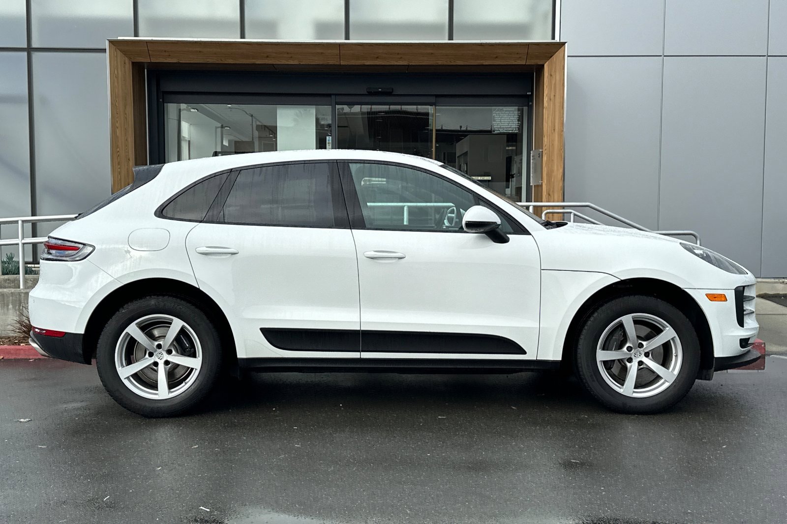 Used 2020 Porsche Macan image 8