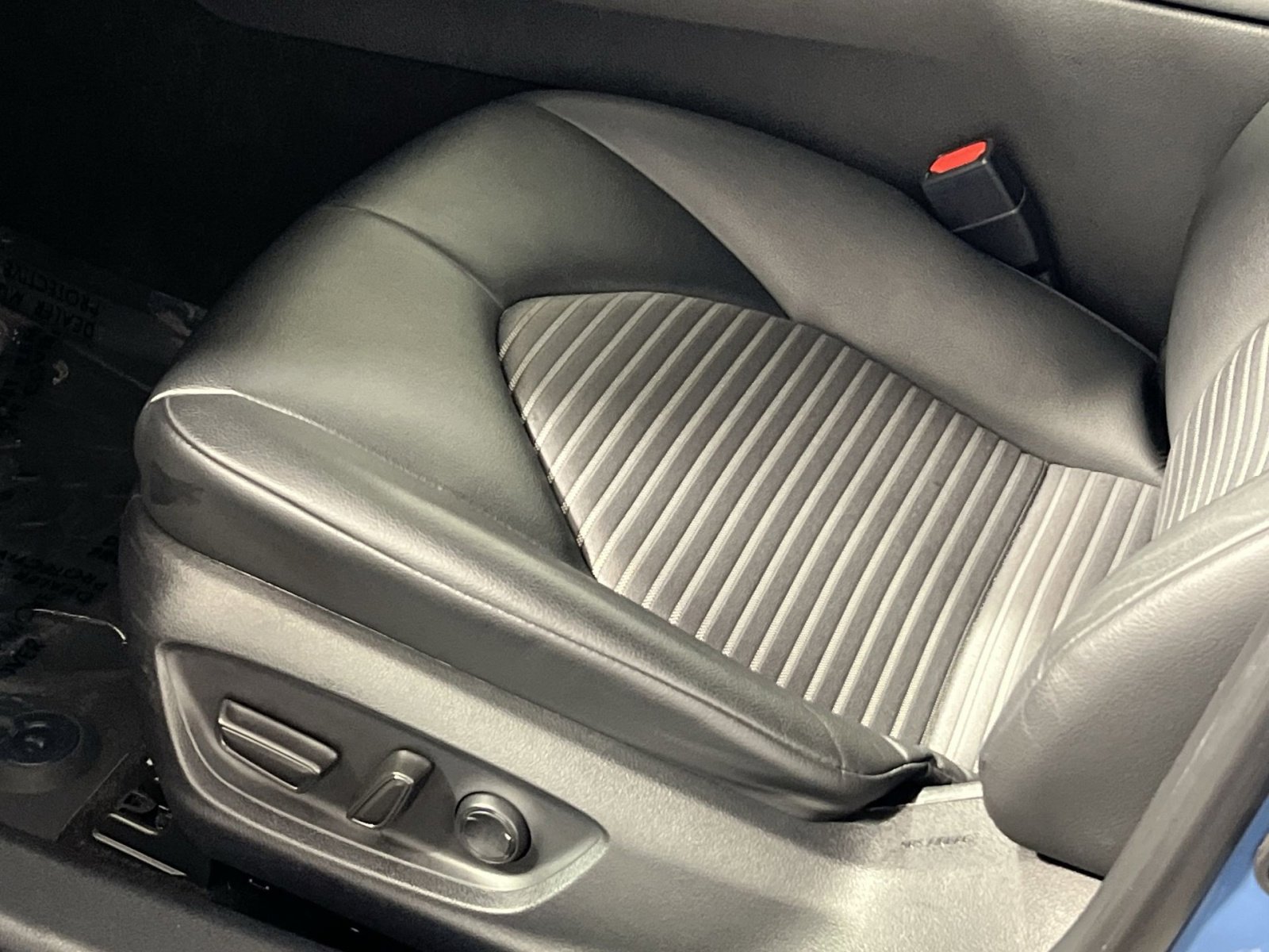 Used 2023 Toyota Camry SE image 14