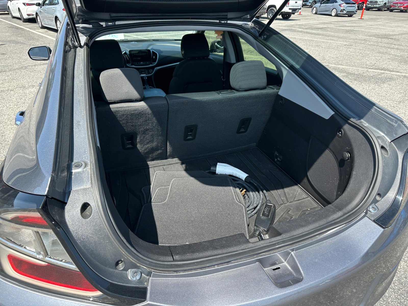Used 2018 Chevrolet Volt LT w/ Comfort Package FWD image 18