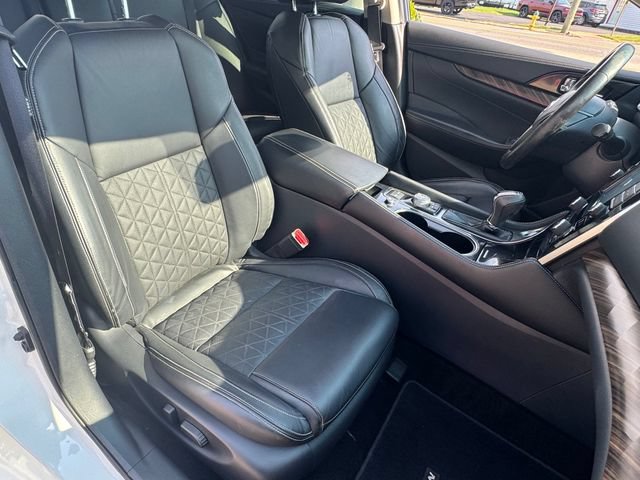 Used 2017 Nissan Maxima Platinum FWD image 4