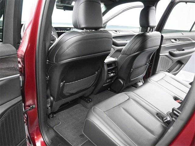 Used 2025 Jeep Grand Cherokee Limited w/ Luxury Tech Group II image 25