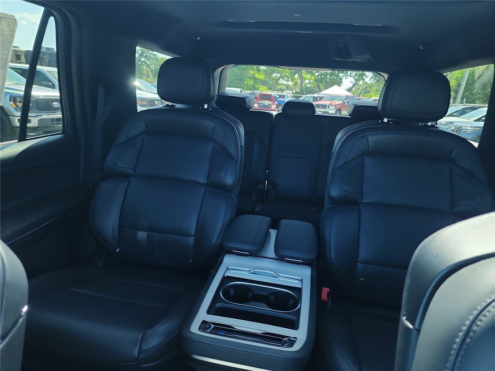 New 2027 Lincoln Navigator Reserve w/ Jet Appearance Package AWD/4WD image 15