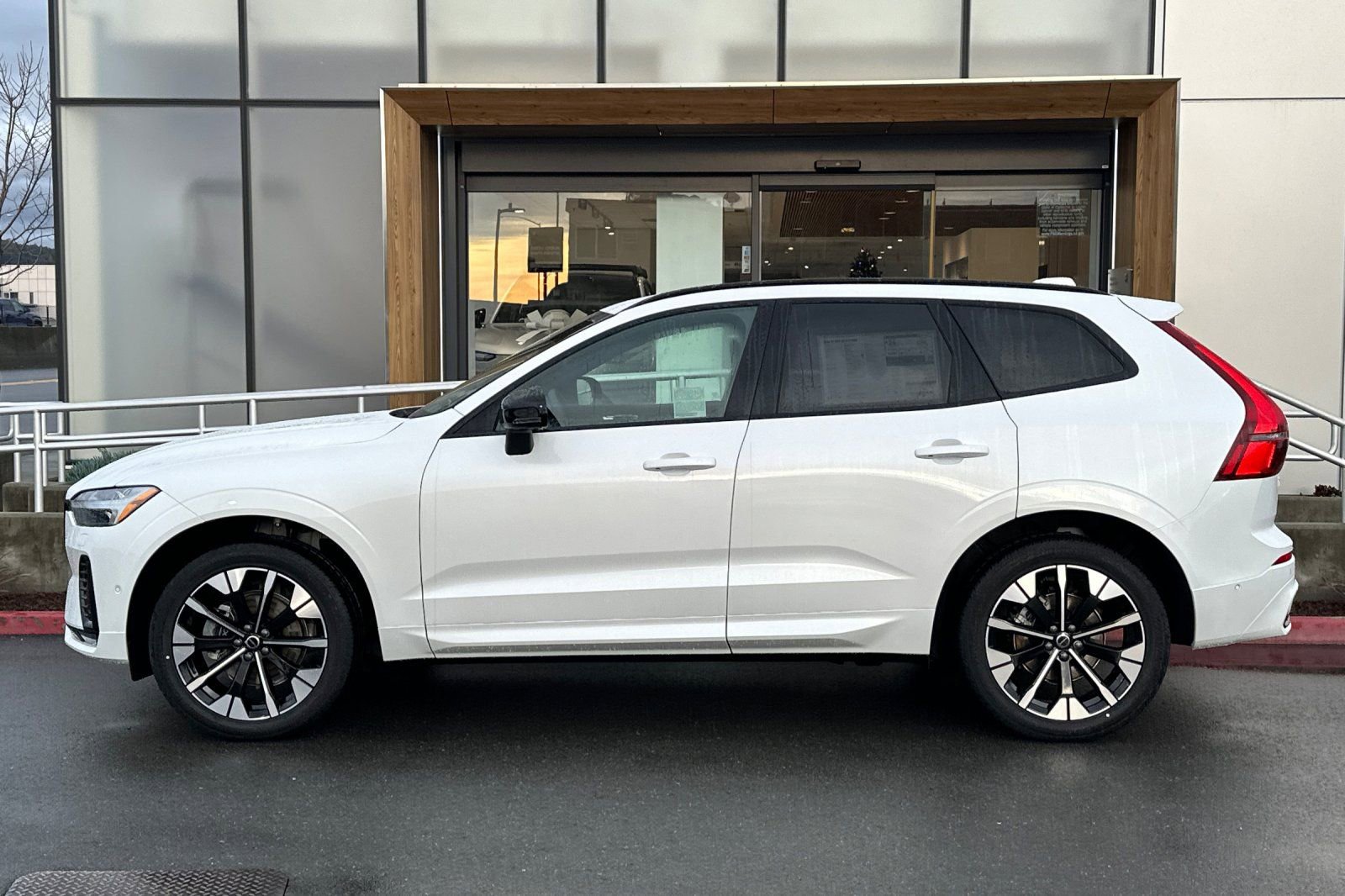 New 2026 Volvo XC60 B5 Plus w/ Protection Package Premier image 5