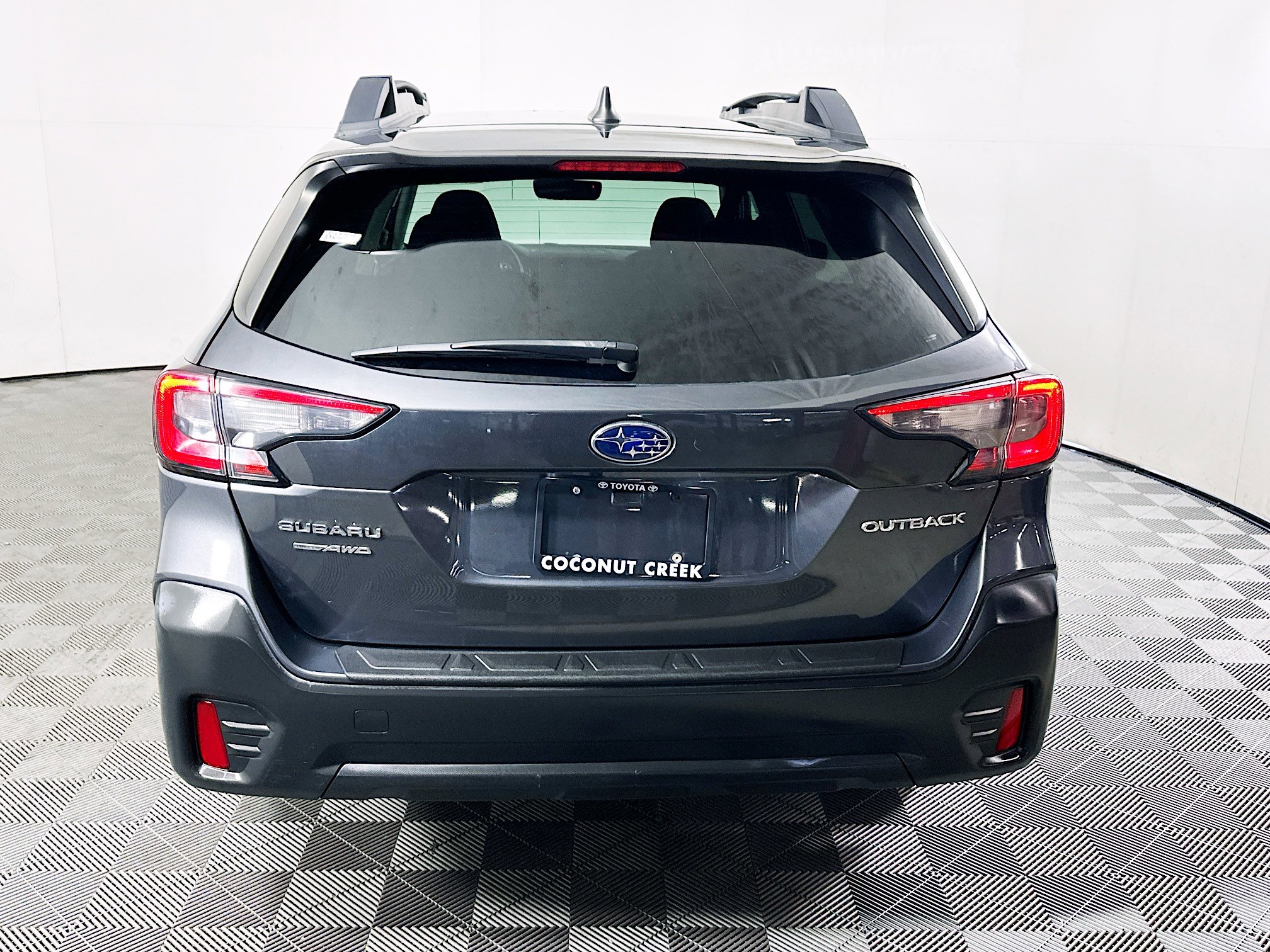 Used 2020 Subaru Outback Premium image 4