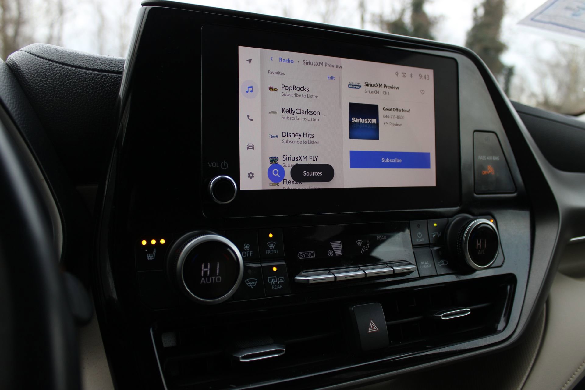 Used 2023 Toyota Highlander L image 29