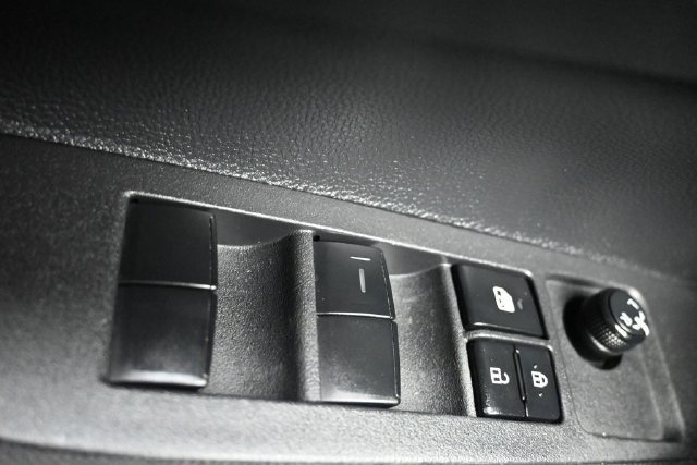 Used 2025 Toyota Corolla LE FWD image 20