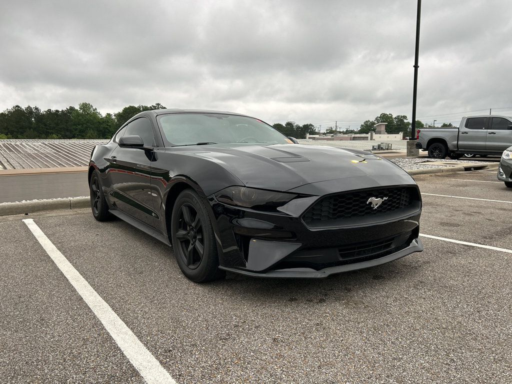 Used 2018 Ford Mustang Coupe RWD image 2