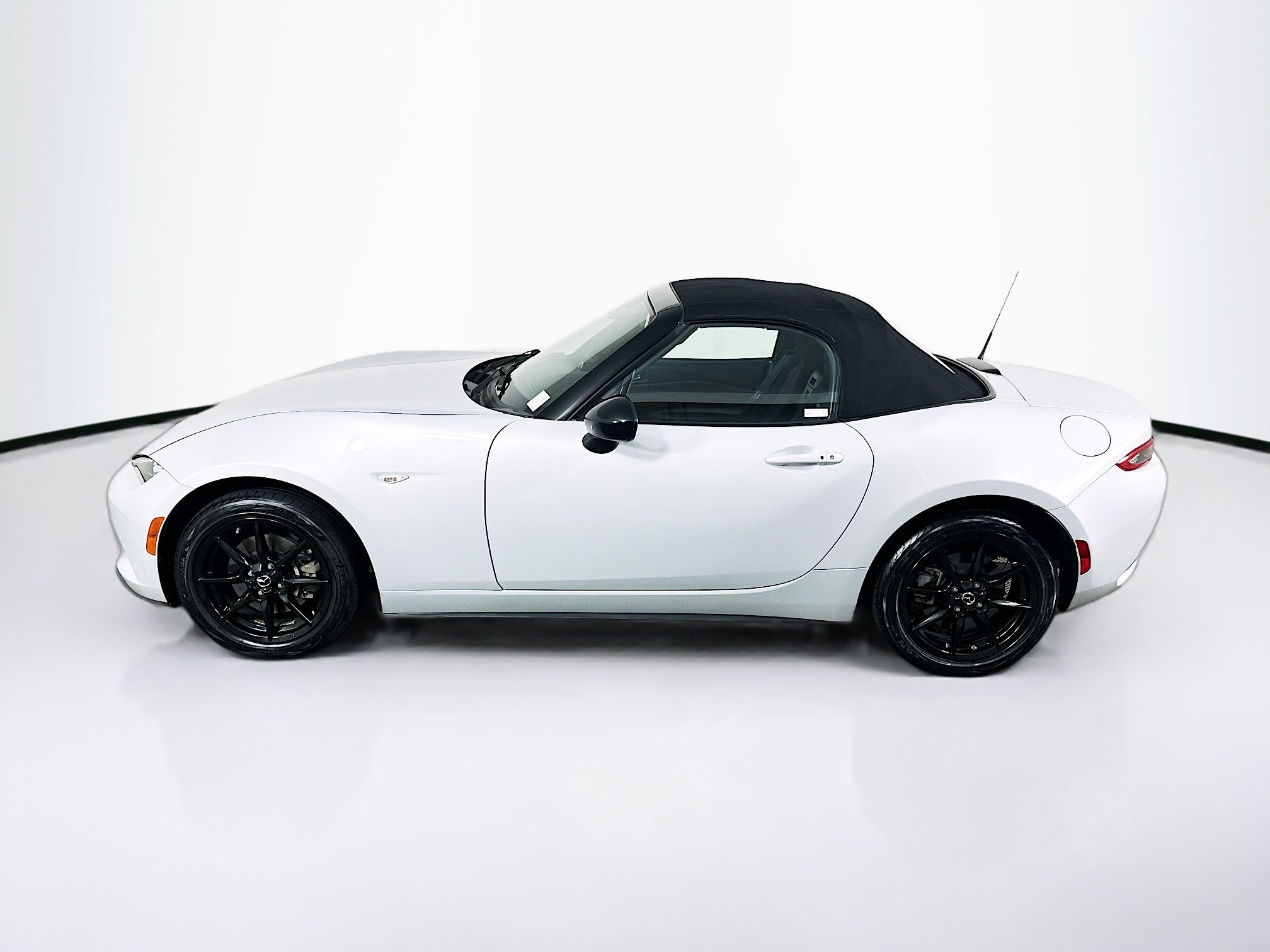 Used 2019 MAZDA MX-5 Miata Sport w/ I-ACTIVSENSE Sport Package RWD image 4