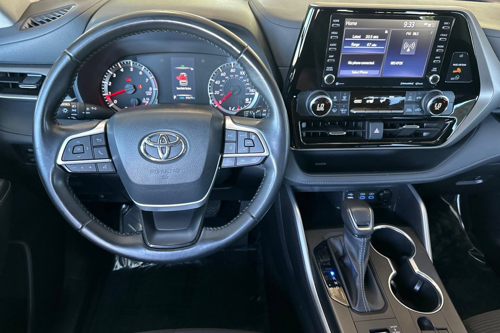 Used 2022 Toyota Highlander LE AWD/4WD image 17