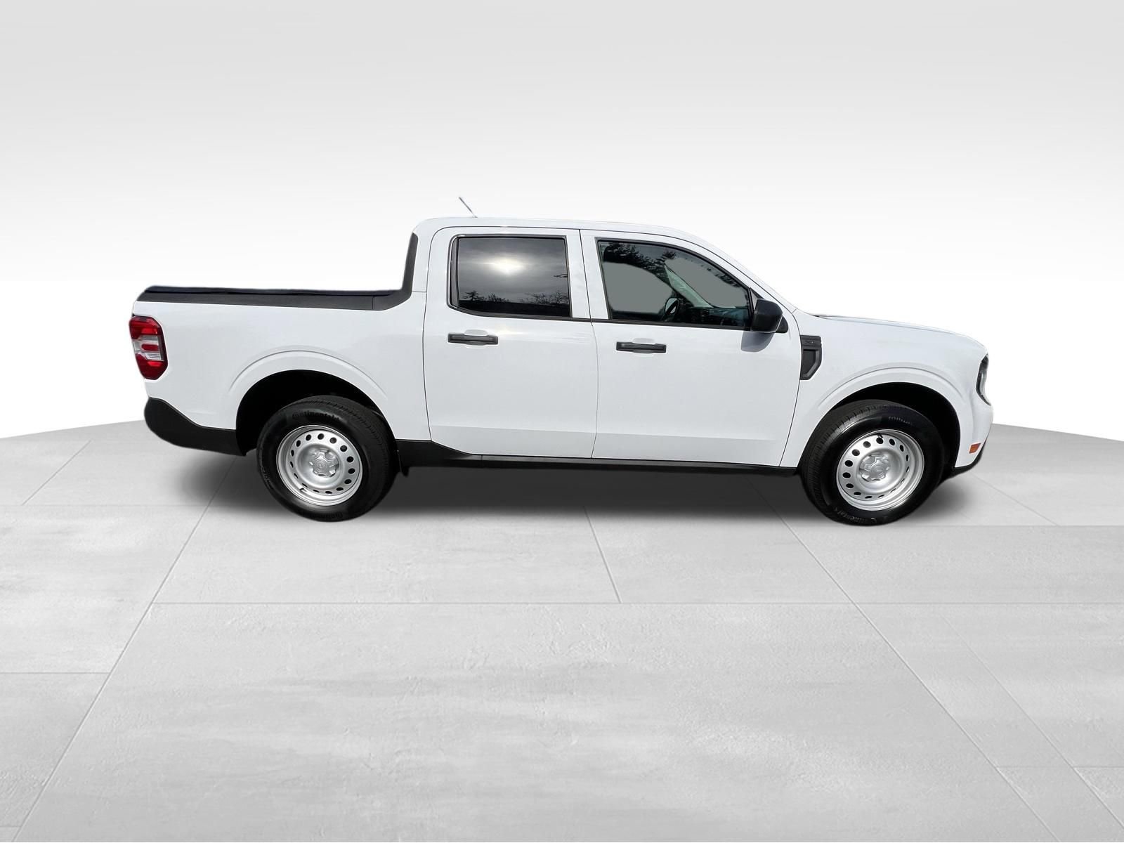 Used 2025 Ford Maverick XL FWD image 3