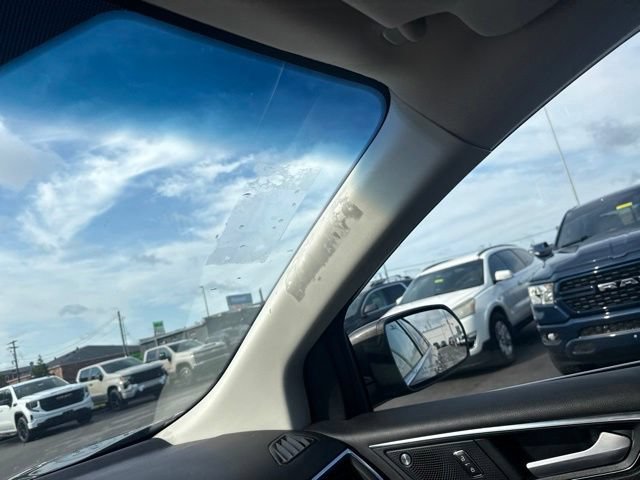 Used 2020 Ford Edge Titanium FWD image 22