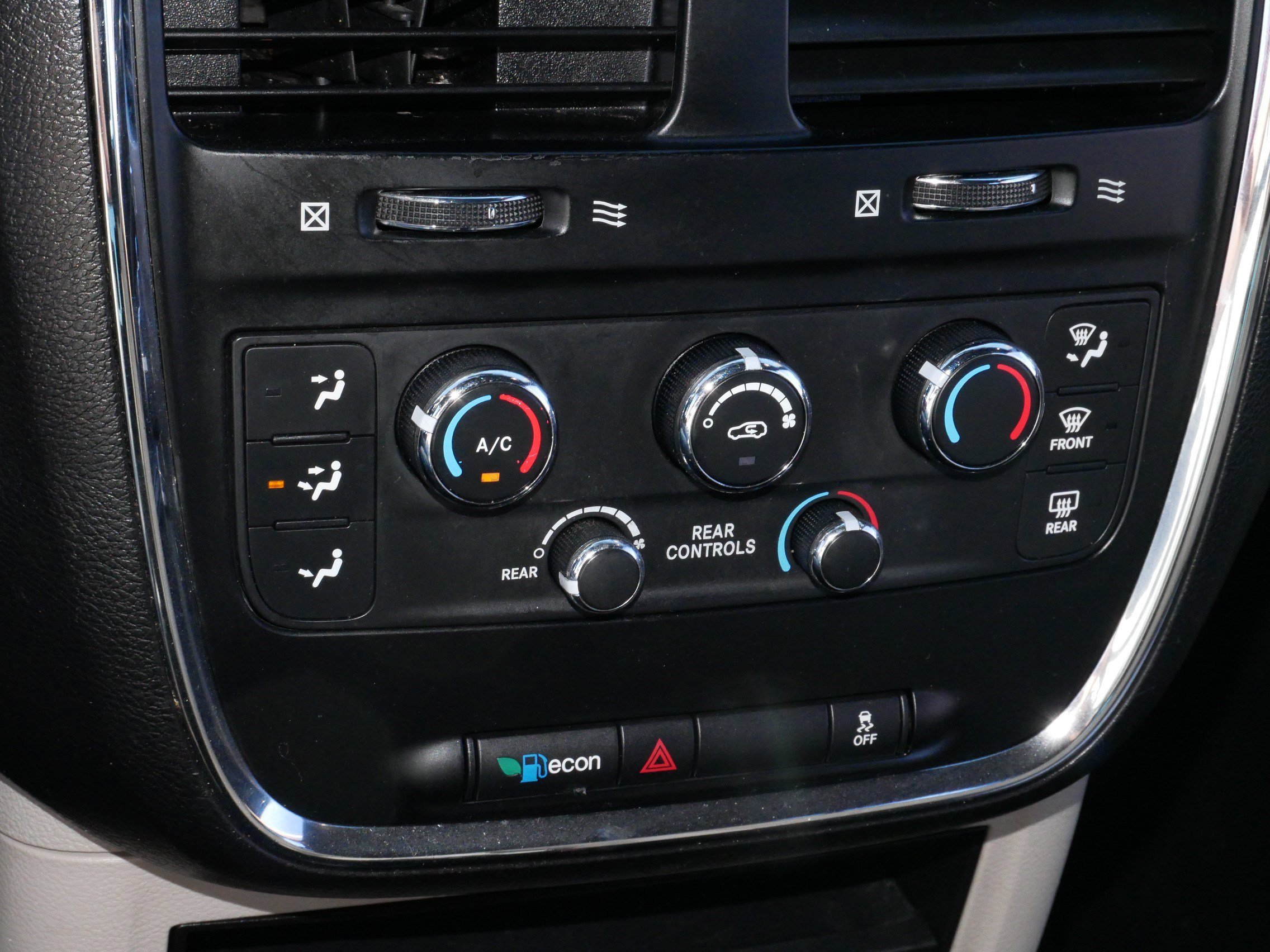 Used 2014 Dodge Grand Caravan SE image 23