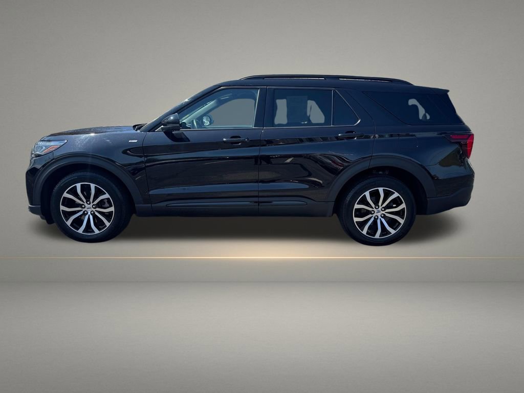 Used 2025 Ford Explorer ST-Line AWD/4WD image 2